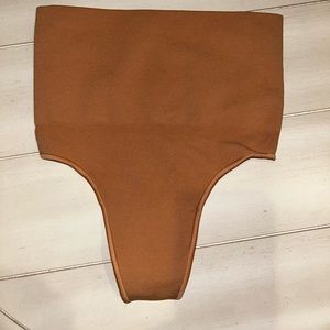 NWOT SKIMS Kim K. Thong Shapewear panties S/M